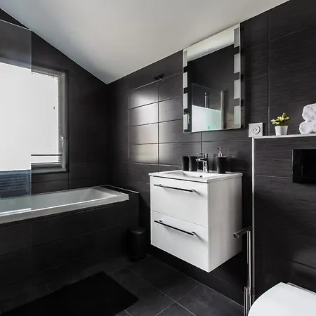 Dne Villa: Disney-paris House With Pool And 6 En-suite Bedrooms Villa Gournay-Sur-Marne