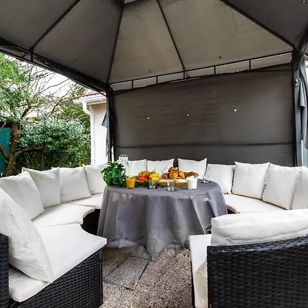 Dne Villa: Disney-paris House With Pool And 6 En-suite Bedrooms Villa *