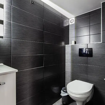 Dne Villa- Disney-paris - Holidays House - Maison De - Piscine - Pool- 6 Chambres- 6 Sdb - 6 Bedrooms - 6 Bathrooms Villa Gournay-Sur-Marne