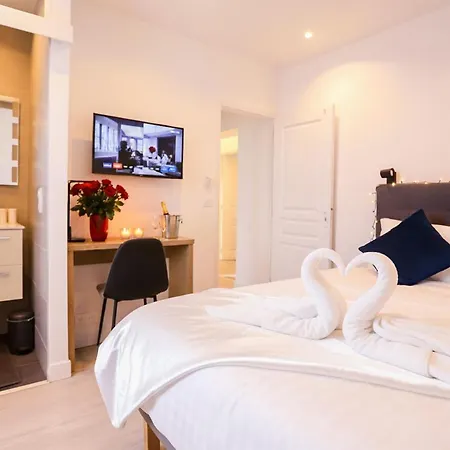 Villa Dne Villa- Disney-paris - Holidays House - Maison De - Piscine - Pool- 6 Chambres- 6 Sdb - 6 Bedrooms - 6 Bathrooms Gournay-Sur-Marne