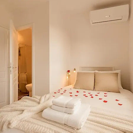 Dne Villa- Disney-paris - Holidays House - Maison De - Piscine - Pool- 6 Chambres- 6 Sdb - 6 Bedrooms - 6 Bathrooms Villa Gournay-Sur-Marne