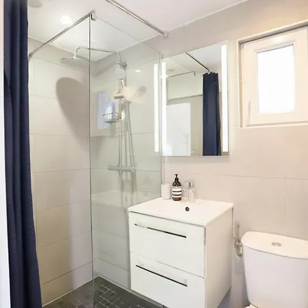 Villa Dne Villa- Disney-paris - Holidays House - Maison De - Piscine - Pool- 6 Chambres- 6 Sdb - 6 Bedrooms - 6 Bathrooms