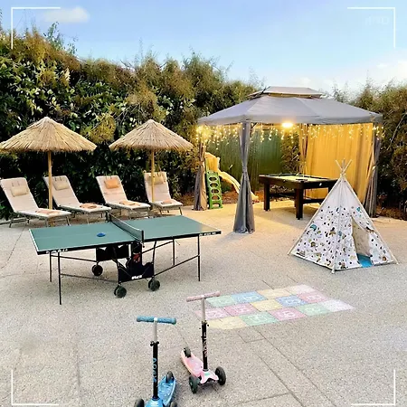 Villa Dne Villa- Disney-paris - Holidays House - Maison De - Piscine - Pool- 6 Chambres- 6 Sdb - 6 Bedrooms - 6 Bathrooms *